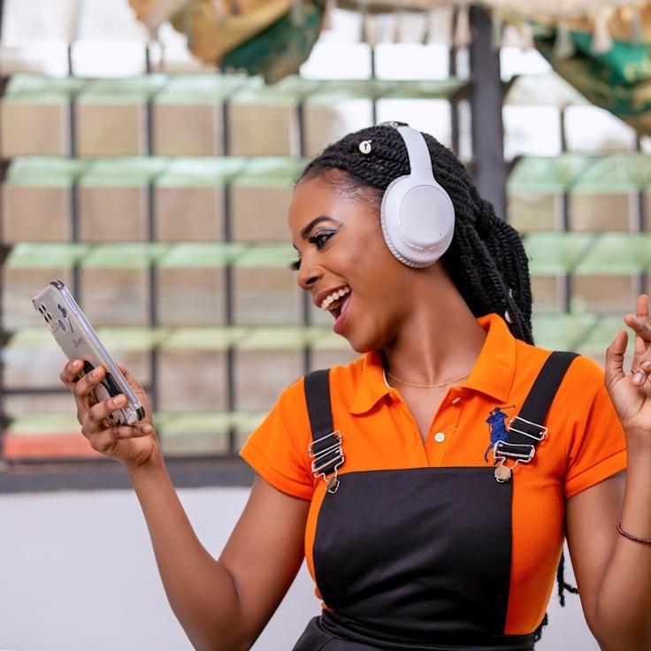 Taylor Singh, Client Relations Director, discussing corporate gifting strategy with business clients